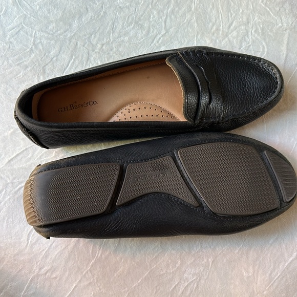 G.H. Bass missy slippers, like Todd’s driving shoes with cute detailing - Picture 3 of 4